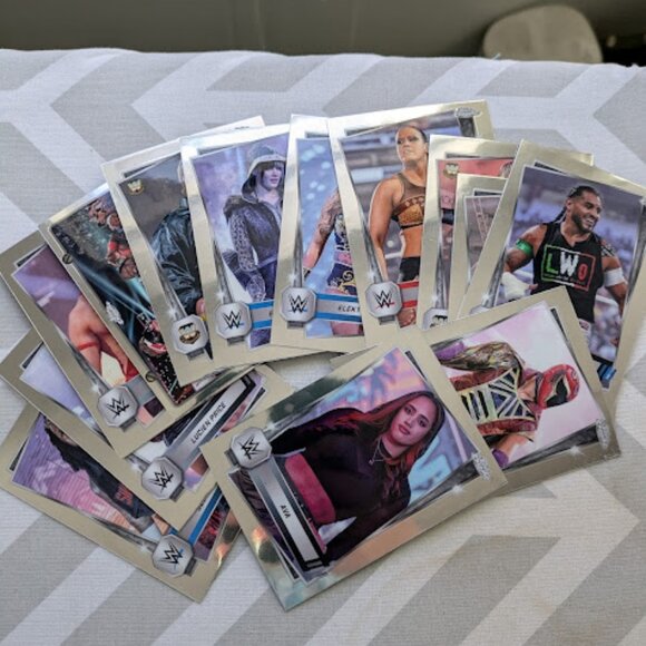 13 Topps WWE Chrome Trading Cards with Box - Picture 4 of 5